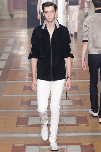Look 22